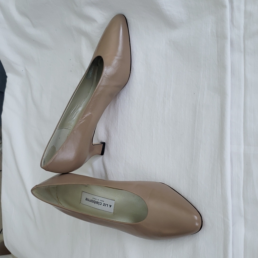 Liz Claiborne kidskin leather pumps
